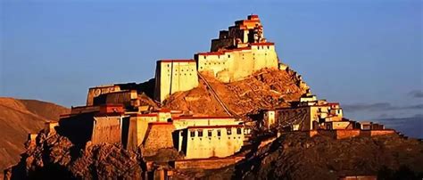 dzong fortress in lhasa|Gyantse Dzong, Gyantse Old Castle .